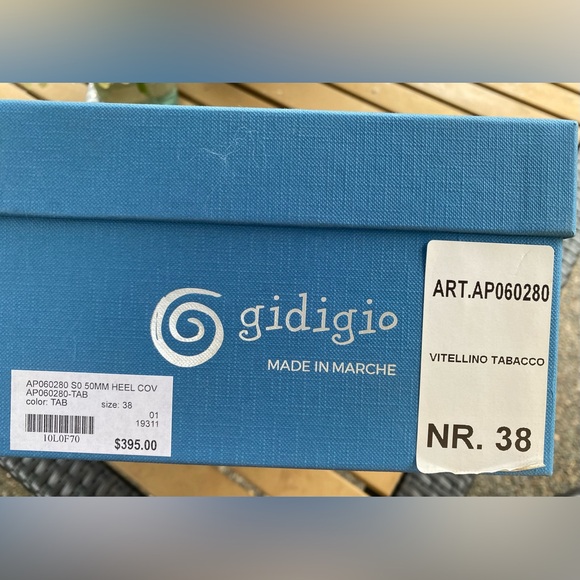 Gidigio Rustic Leather Heeled Sandal - Picture 9 of 9